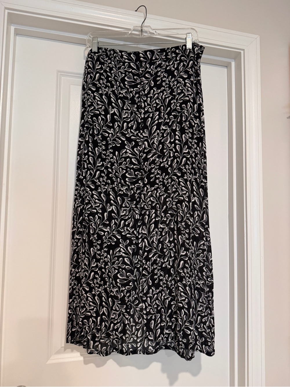 J. Jill Black Maxi Skirt with White Leaf Print